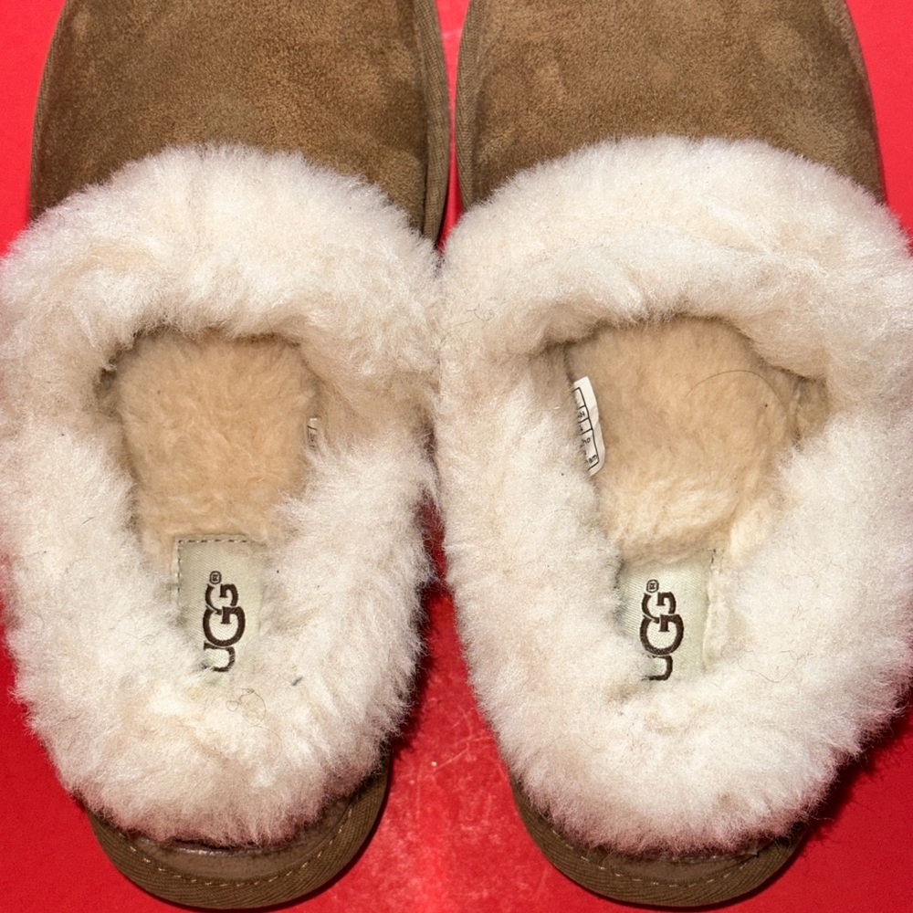 UGG Womens 7 Nita Suede Sheepskin Slip-On Slippers Chestnut Water Resistant FLAW - Picture 8 of 10